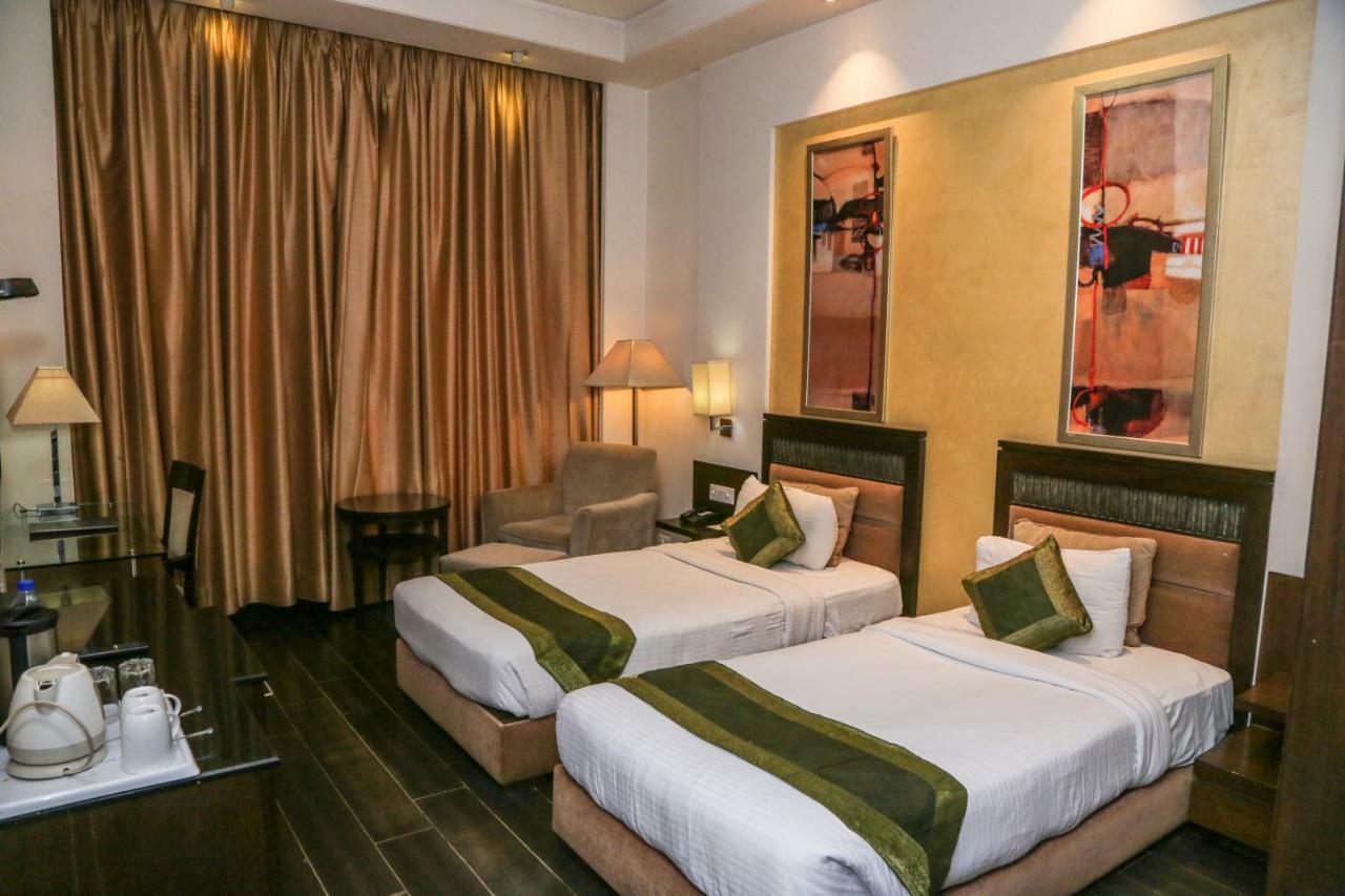 Hotel Western Court Chandīgarh Eksteriør billede