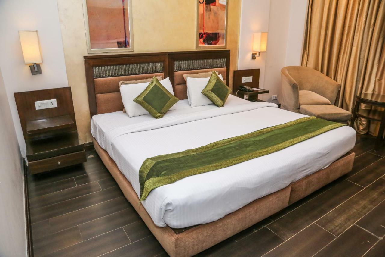 Hotel Western Court Chandīgarh Eksteriør billede
