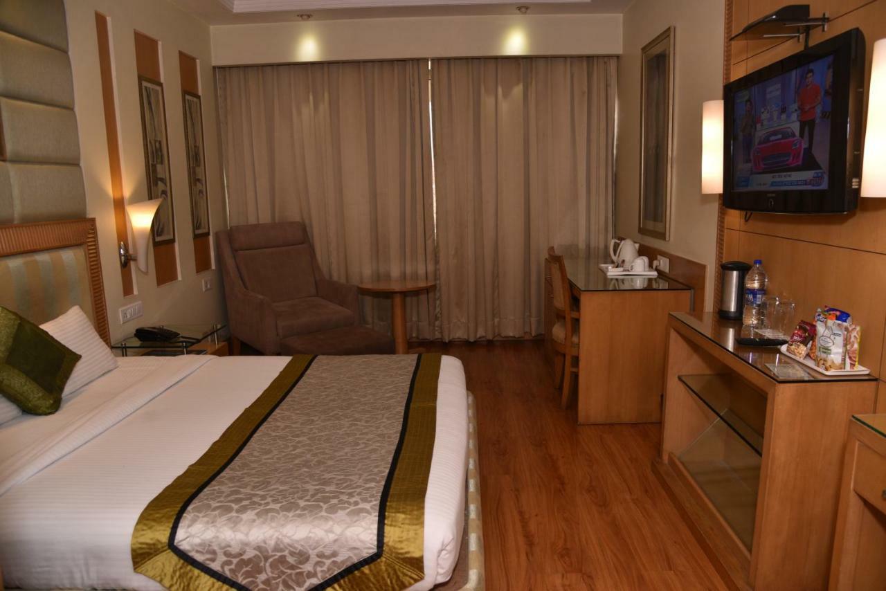 Hotel Western Court Chandīgarh Eksteriør billede