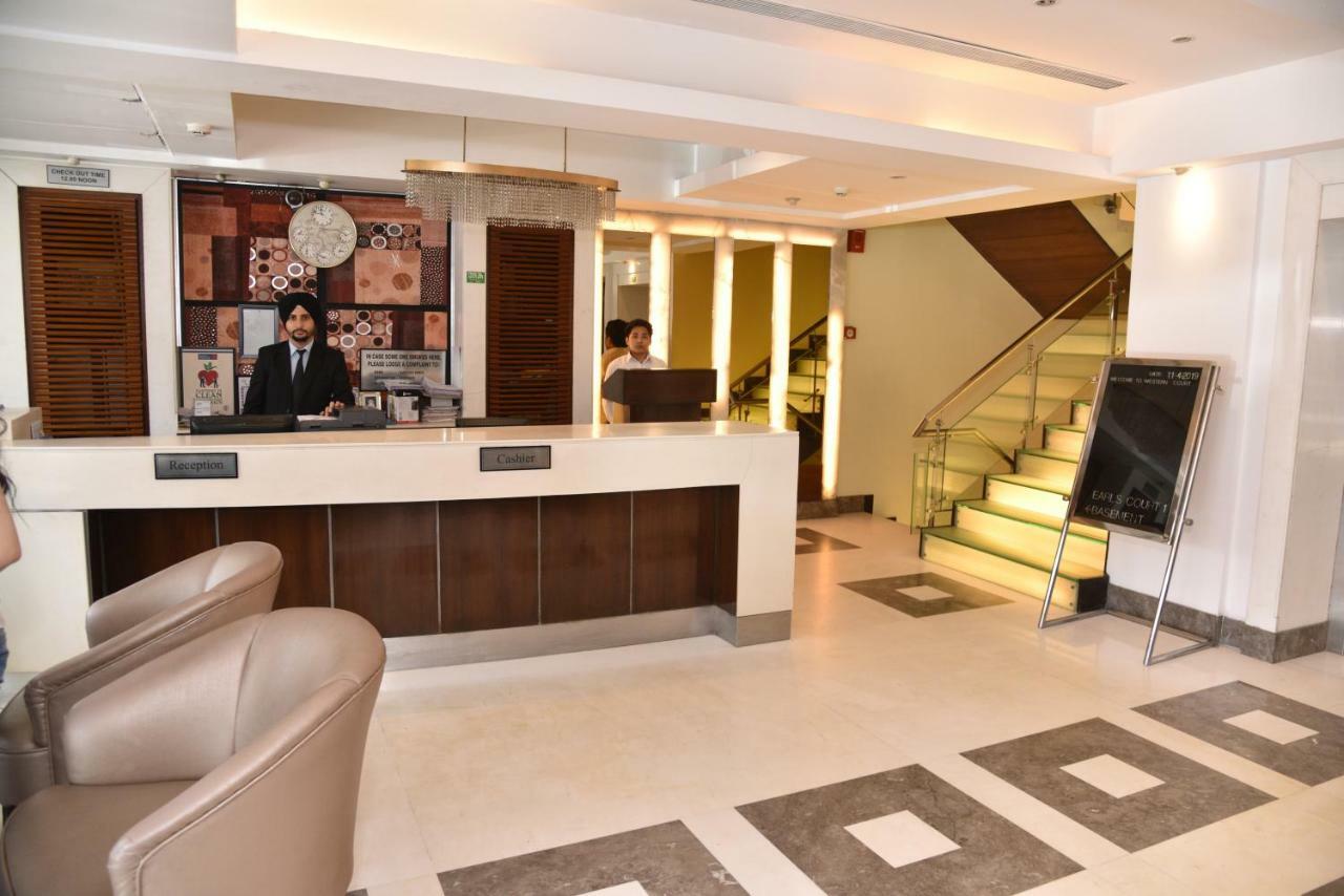 Hotel Western Court Chandīgarh Eksteriør billede